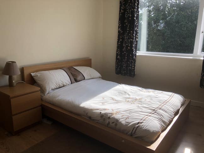 Large double room.  Mon -Fri.  Main Photo