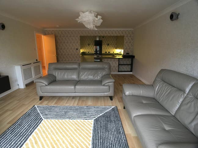 Modern  3 bedroom flat Main Photo