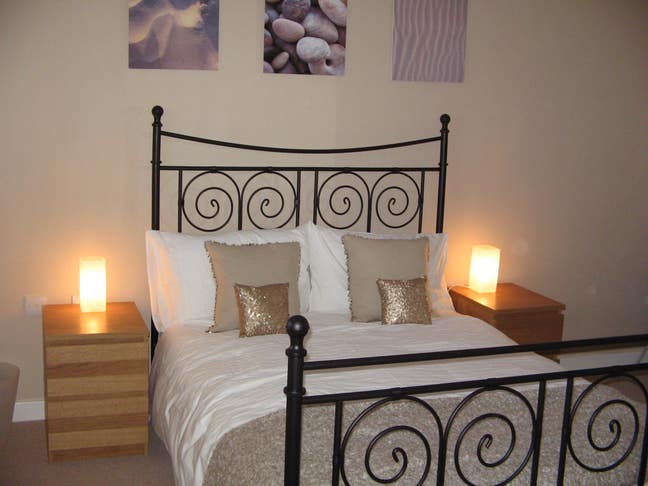  Luxury ensuite in friendly house Main Photo