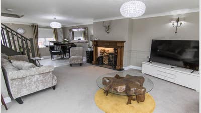 1 Double Avalable Stunning home Main Photo