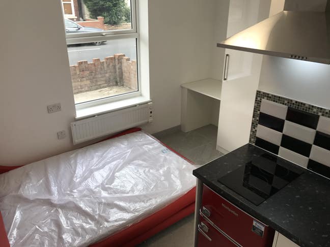 Fabulous Uxbridge Town Centre Studio Rooms Main Photo