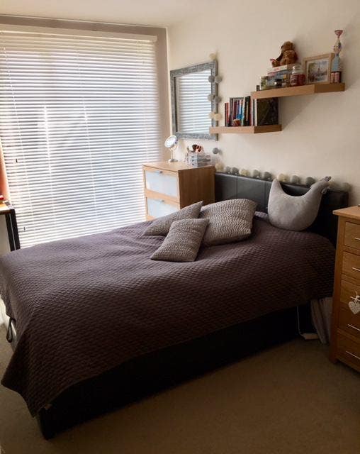 Lovely double room with en-suite in a modern build Main Photo