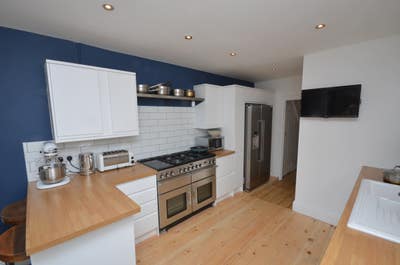 Double Room available in share!  BS4  Main Photo