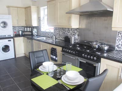 ✨LAST ROOM...10mins walk to Stretford Tram🚊 Main Photo