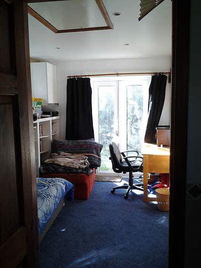 Downstairs single with ensuite near town centre Main Photo
