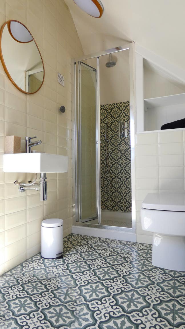 SHORT LET: Ensuite loft w kitchenette  Main Photo