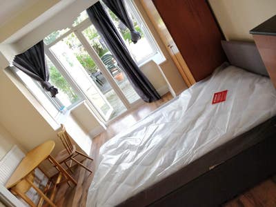 Double Room with Garden Access - No Fees Main Photo
