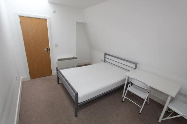 Shepherd's Bush double available NOW  Main Photo