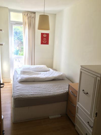 Cosy single  room in  friendly house share Main Photo