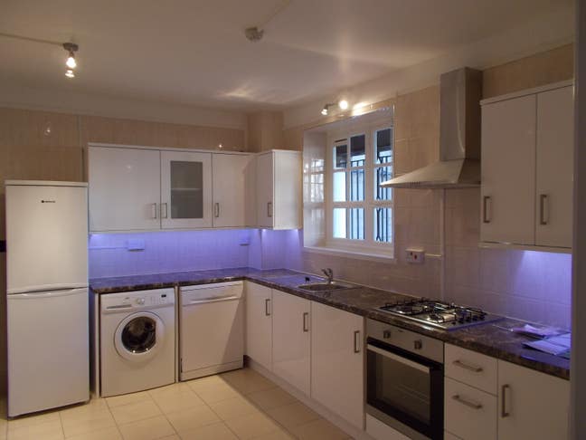  Sunny Double Room between King's Cross & Euston  Main Photo