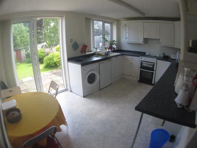 Large double Room available Main Photo