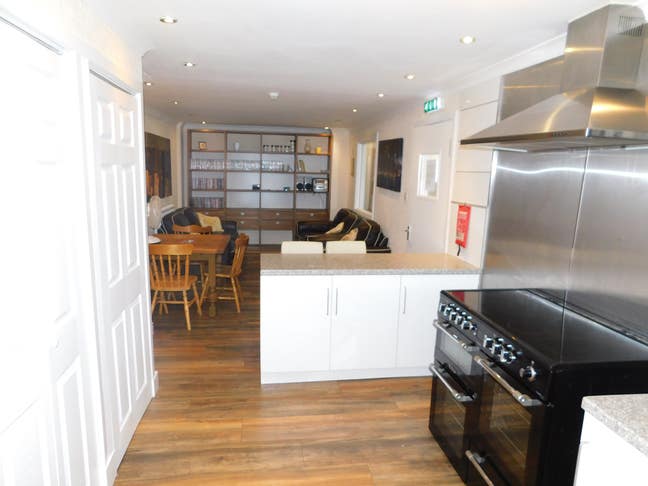 Small single Bedrooms Available  Main Photo