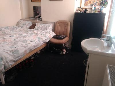   Single Spacious Room to Let - Harrow Weald Main Photo