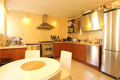 4 Tranquil Double Bedrooms In Leafy House Main Photo