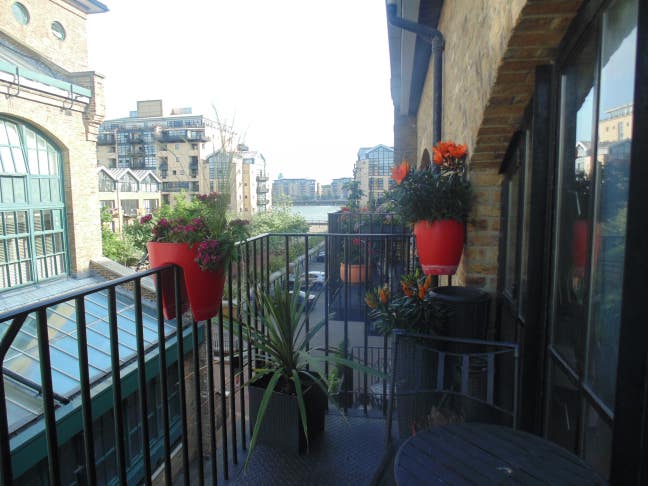 Mon to Fri Double room London E14 Female Preferred Main Photo