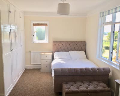 Double bedroom with large en suite bathroom Main Photo