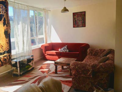 Beautiful large 2 bed flat w garden, parking Main Photo