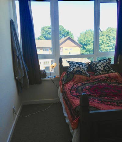 Couple/ friends share - nr Chapel A/ Roundhay Park Main Photo
