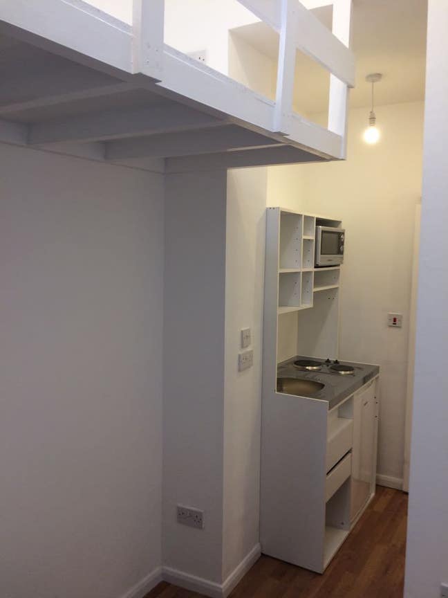 Studio room with storage/sleeping deck NW10 £845 Main Photo