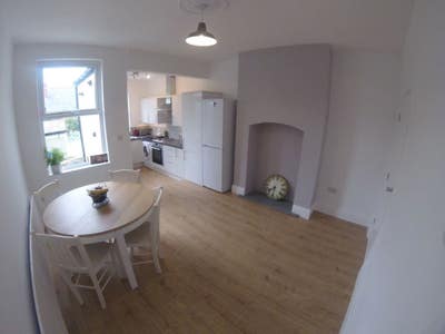 Attic en-suite double room -Professionals  Main Photo