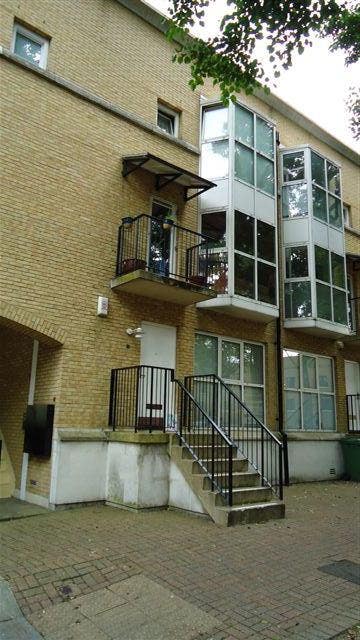 Surrey Quays SE16  Double room in 4 bed house Main Photo