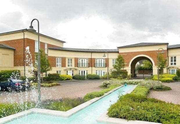 **MUST SEE** Windsor 3 bed / 3 bath luxury flat Main Photo