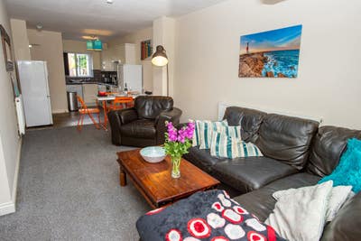 Double + ensuit shower room. 4 bed house.  Main Photo