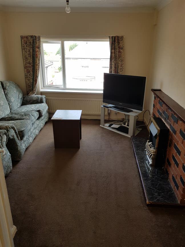 Double Rooms Available -Near train station Main Photo