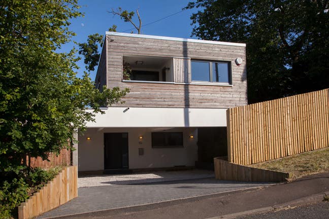 Double room in beautiful contemporary home Main Photo