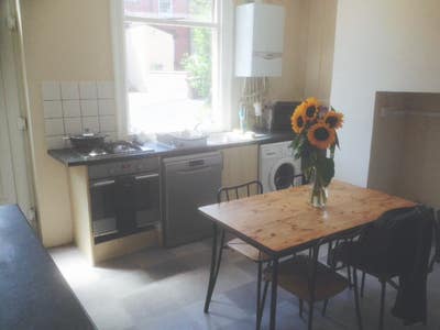 LS4 Basement Room Available - &pound;525 Main Photo