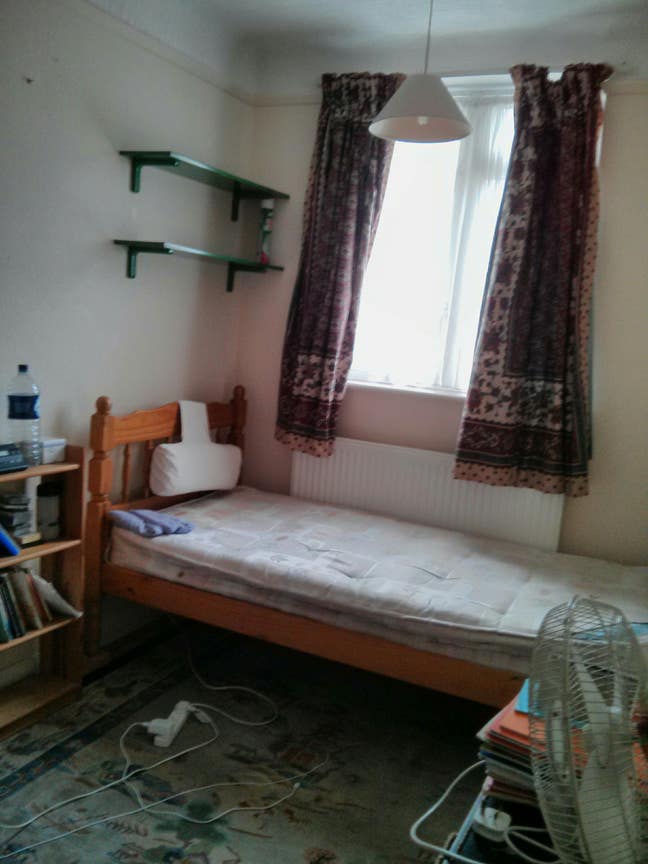 Large single furnished room Main Photo