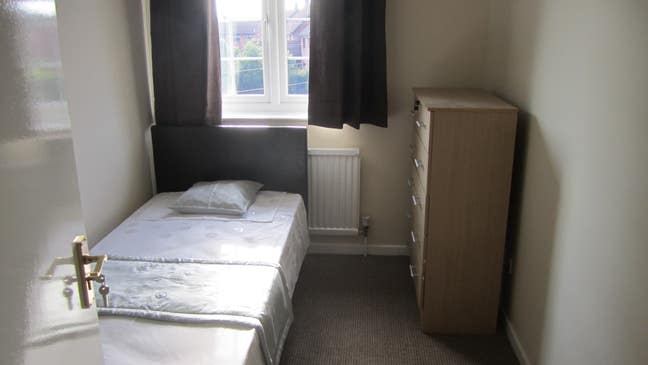 Single room to let Main Photo