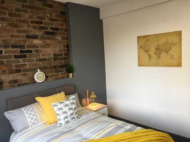 Double En Suite Room in the Heart of Denton! Main Photo