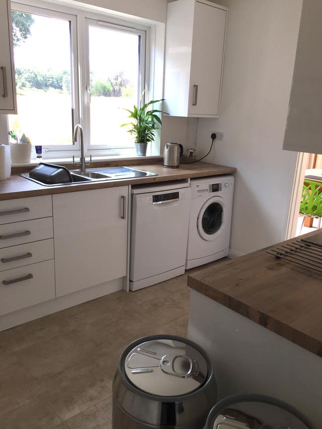 Small Double To Rent In Friendly House Main Photo