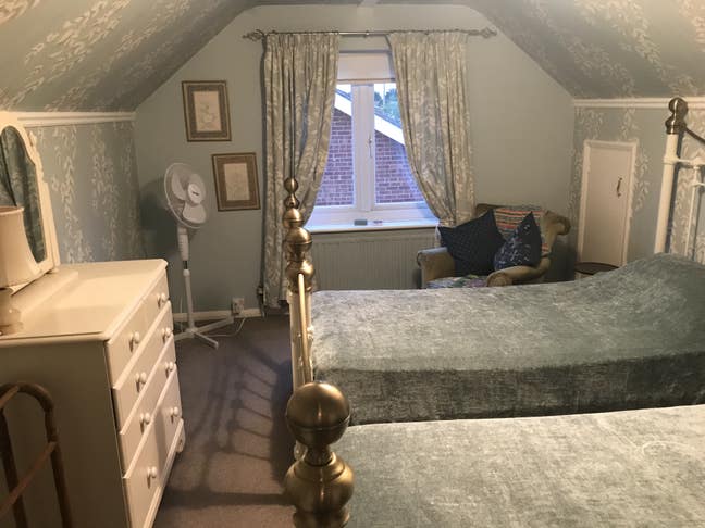 Double room in quiet area with off street parking  Main Photo