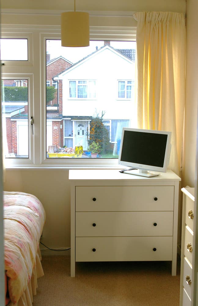 Single  room Windsor  to  let, to one female only Main Photo