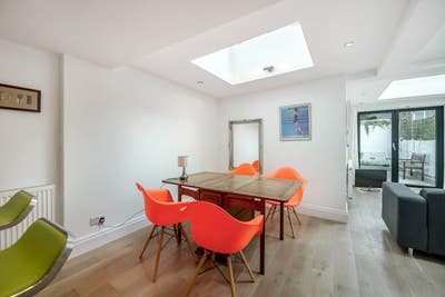 Ensuite bedroom in a 2 bed 2 bath garden flat Main Photo