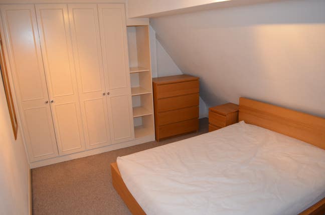 Stunning 1 Double Bedroom Duplex Flat - 5min Rail Main Photo