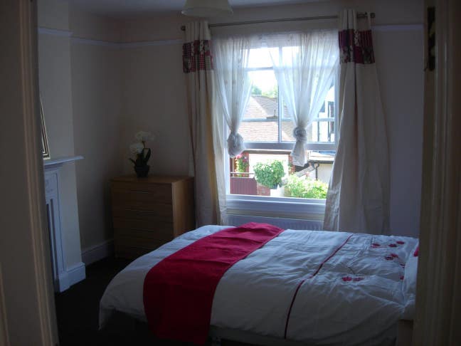 Spacious Double room in Dudley Town centre House Main Photo