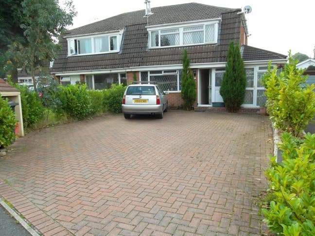 Castle Donington upstairs double room available Main Photo