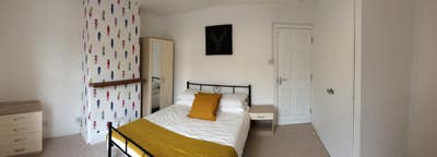 Large double room available. NO DEPOSIT! Main Photo
