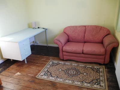 Bedroom + own sitting room in house with garden Main Photo