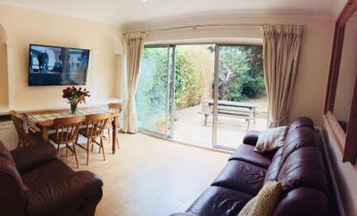 Light Room in Lovely Large House. Great Location Main Photo