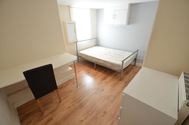 Modern rooms - close to City Centre & Universities Main Photo