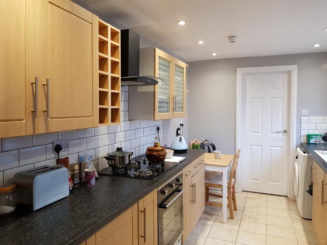 Beautiful double room 12min train to London Bridge Main Photo
