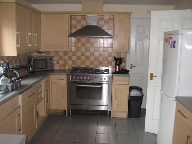 Large Double Room  Main Photo