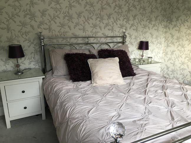 Furnished double room in modern clean house  Main Photo