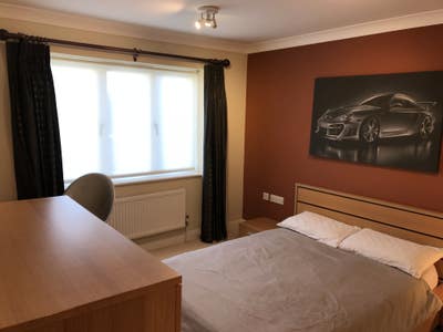 Lymington - Double Bedroom with En Suite Main Photo