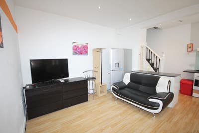 3 bedroom house LS6-Hyde Park Main Photo