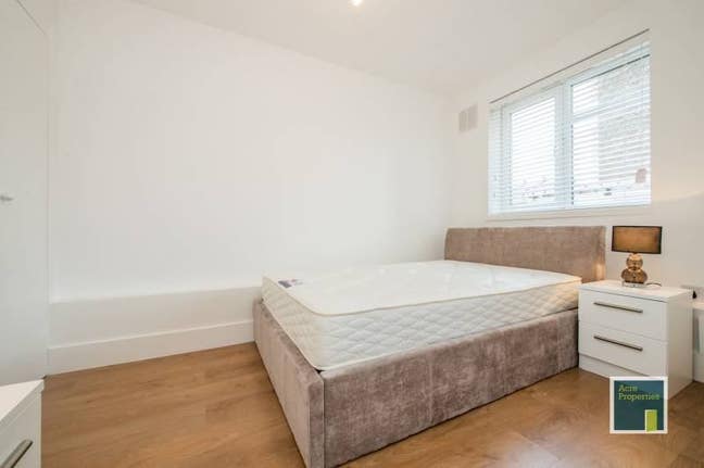 Prof share, nxt to river/H'Smith. Bills included Main Photo